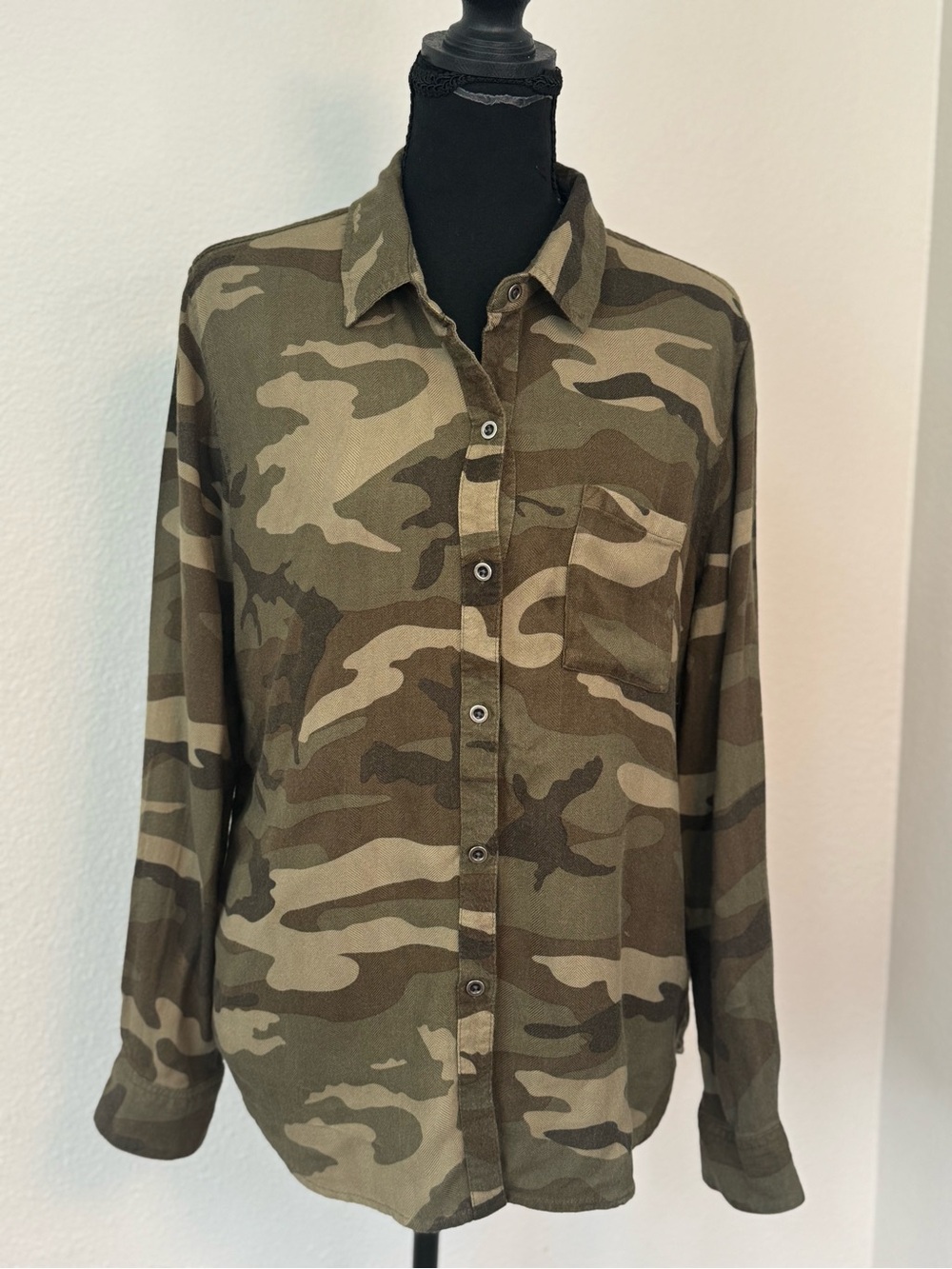 Rails Jungle Camo Button-Down Shirt, Size Medium